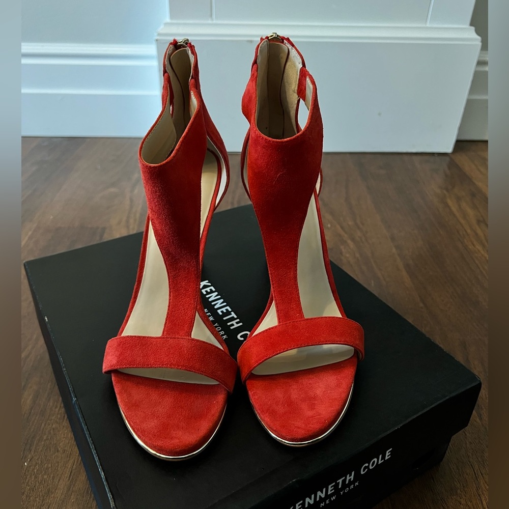 Kenneth Cole Brooke T Strap SZ 9.5